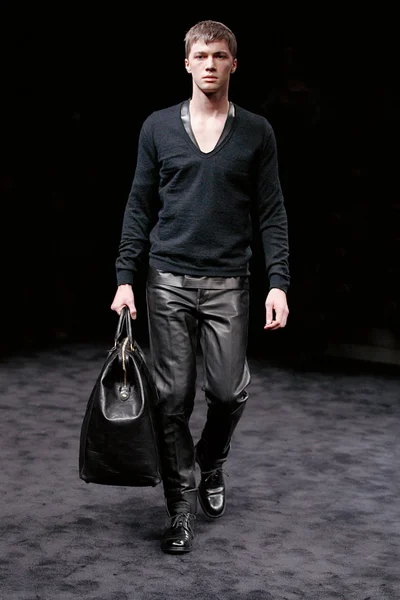 Look 30